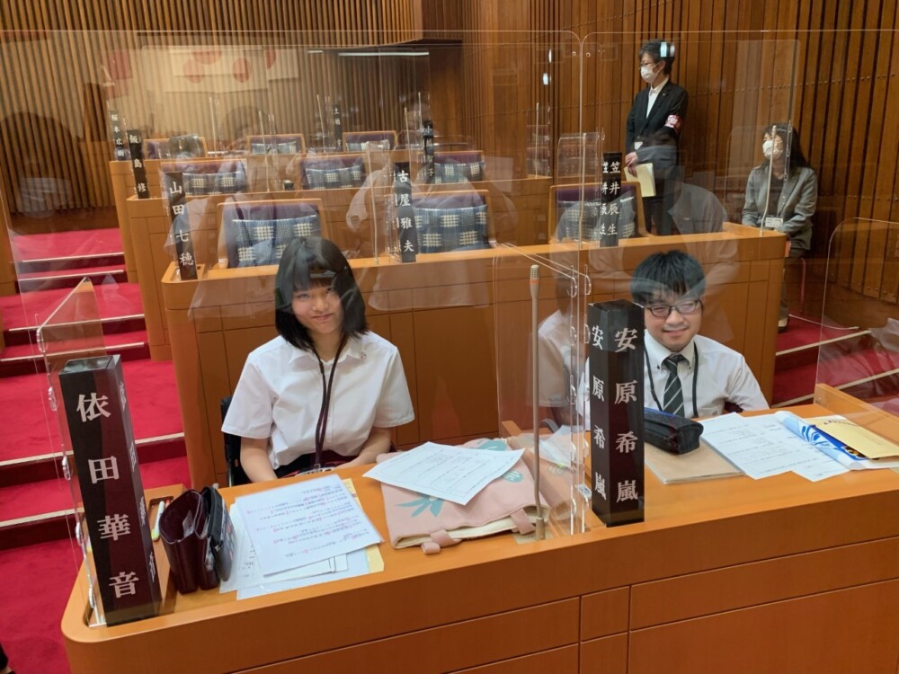 「高校生議会(県議会議事堂にて)」 山梨県立あけぼの支援学校 「高校生議会(県議会議事堂にて)」 山梨県立あけぼの支援学校