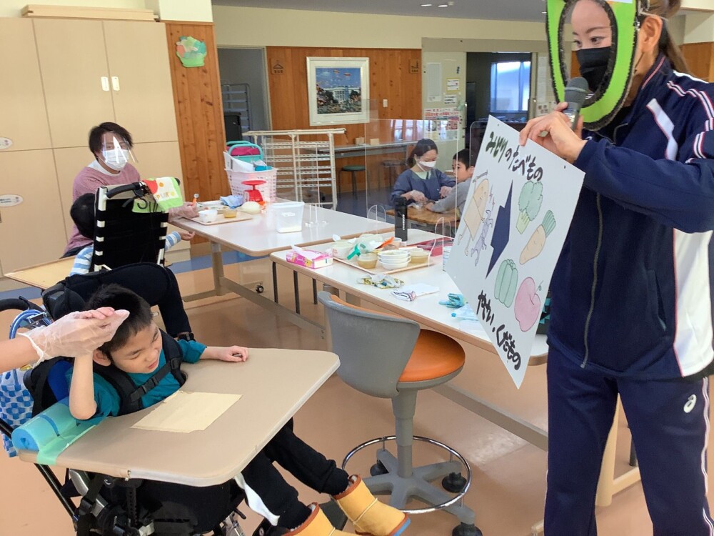 食育の時間「バランスよく食べよう」 山梨県立あけぼの支援学校 食育の時間「バランスよく食べよう」 山梨県立あけぼの支援学校